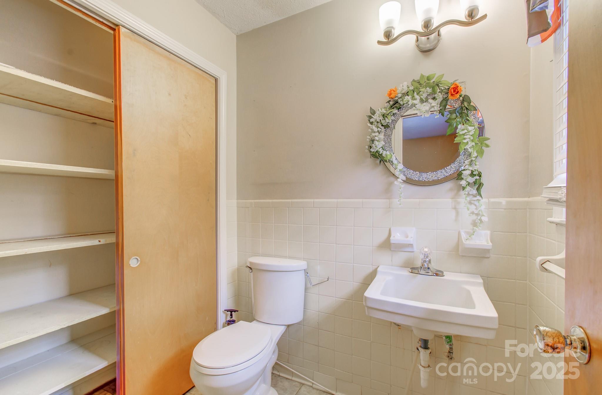 617 Oak Grove Road Kings Mountain, NC 28086 - Photo 23 of 32 a bathroom with a sink toilet and a mirror