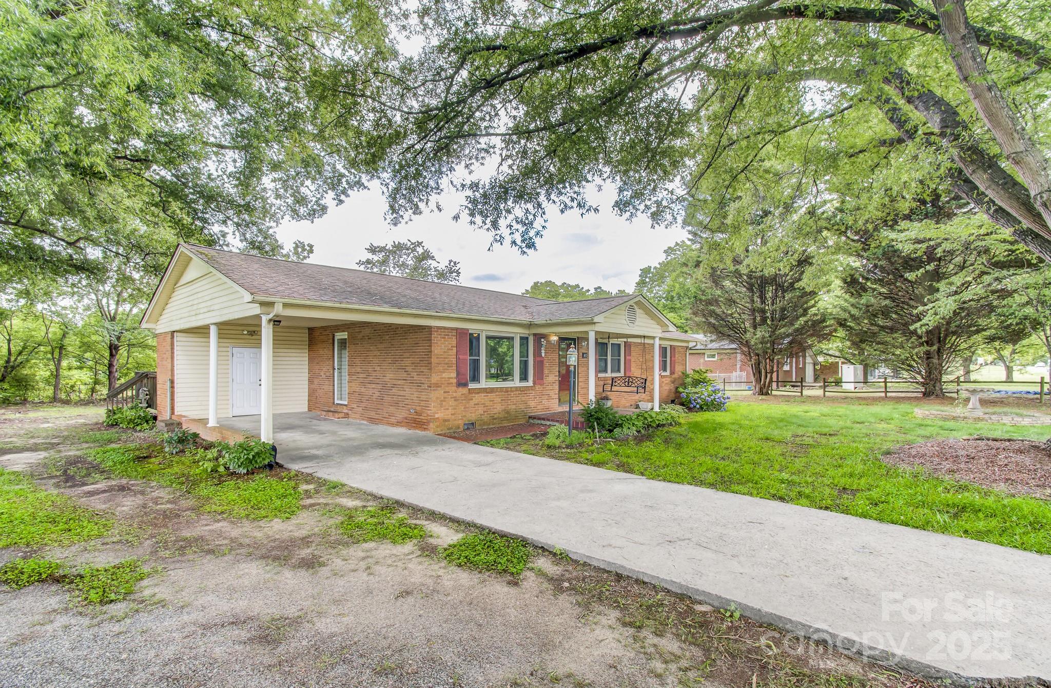 617 Oak Grove Road Kings Mountain, NC 28086 - Photo 24 of 32 front view of a house with a yard
