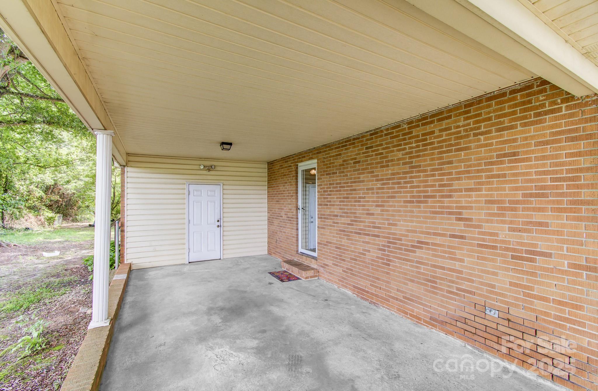 617 Oak Grove Road Kings Mountain, NC 28086 - Photo 26 of 32 a view of backyard with large windows