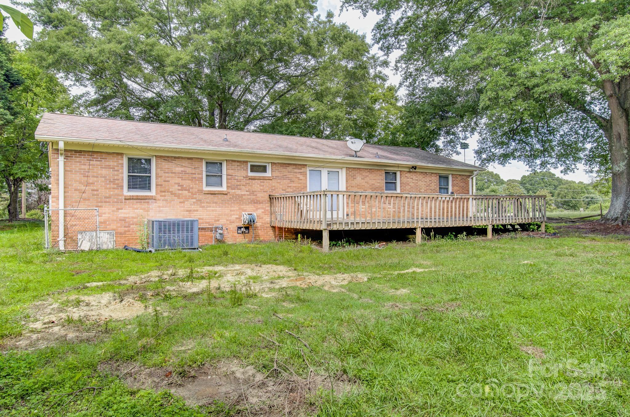617 Oak Grove Road Kings Mountain, NC 28086 - Photo 29 of 32 a view of a house with backyard and garden