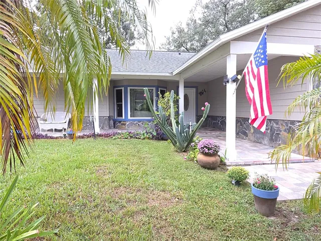 a view of outdoor space yard and porch