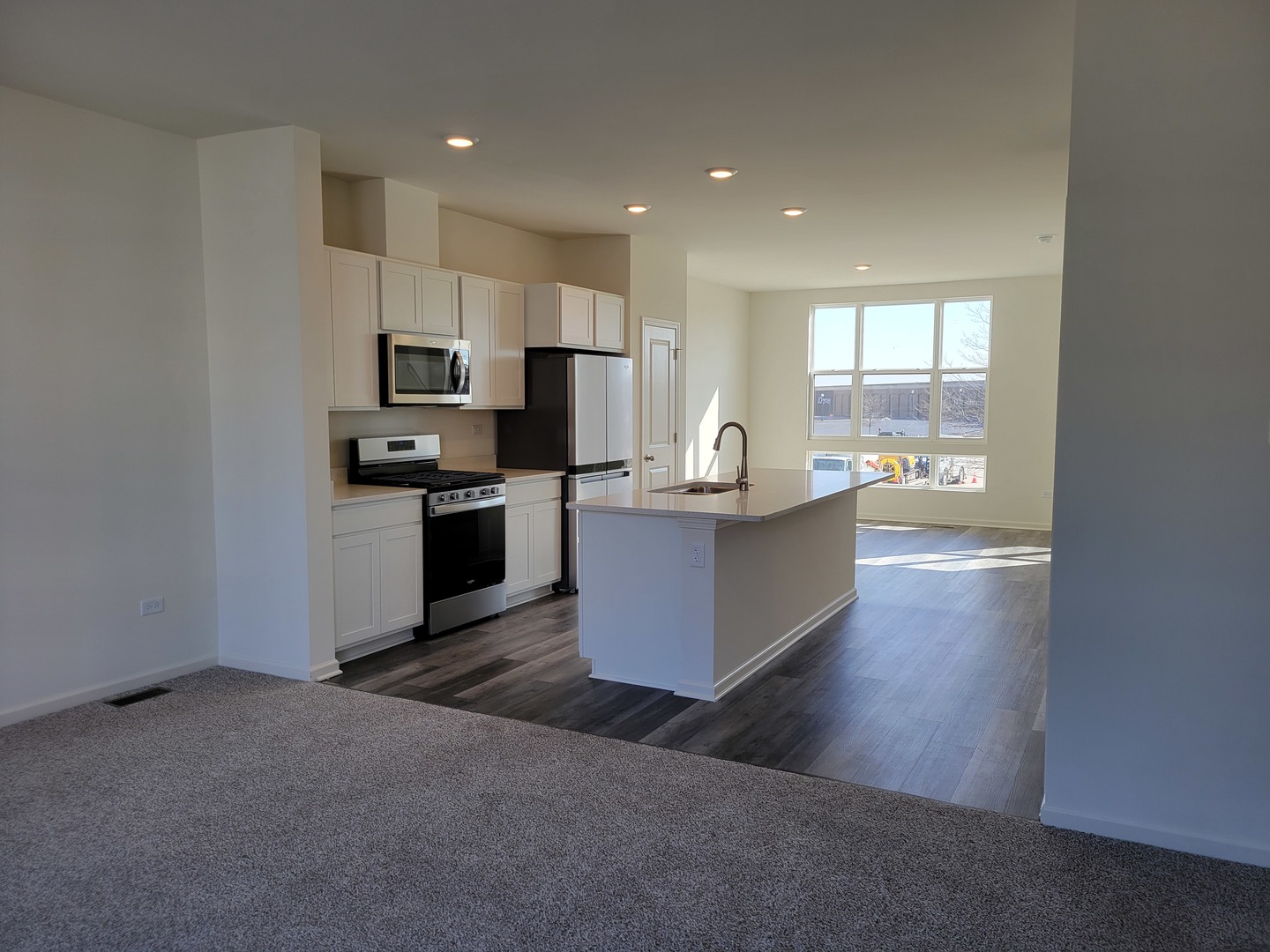 329 Summit Circle Lombard, IL 60148 - Photo 3 of 46