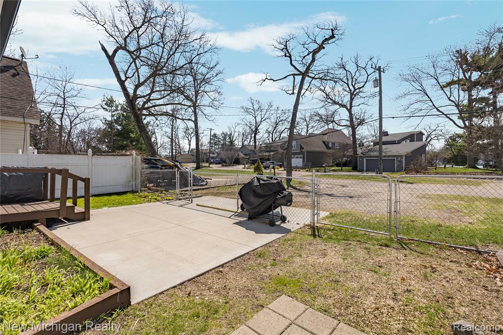 8665 Cooley Lake Road Commerce Township, MI 48382 - Photo 48 of 52