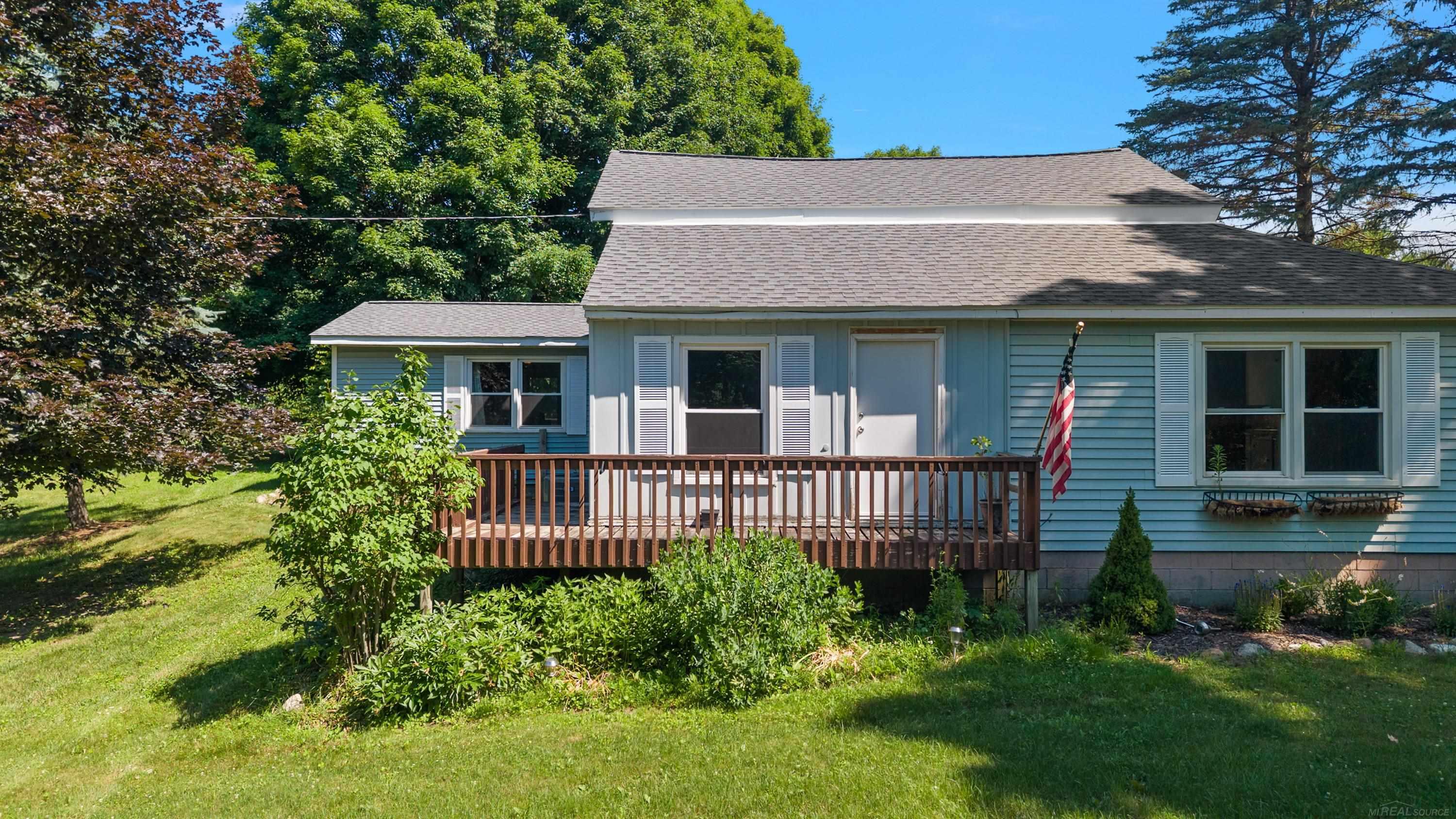 149 East Hunters Creek Road Lapeer, MI 48446 - Photo 3 of 71 50215016-fe749670-c7b2-4042-87a1-b864c5a72823.JPG