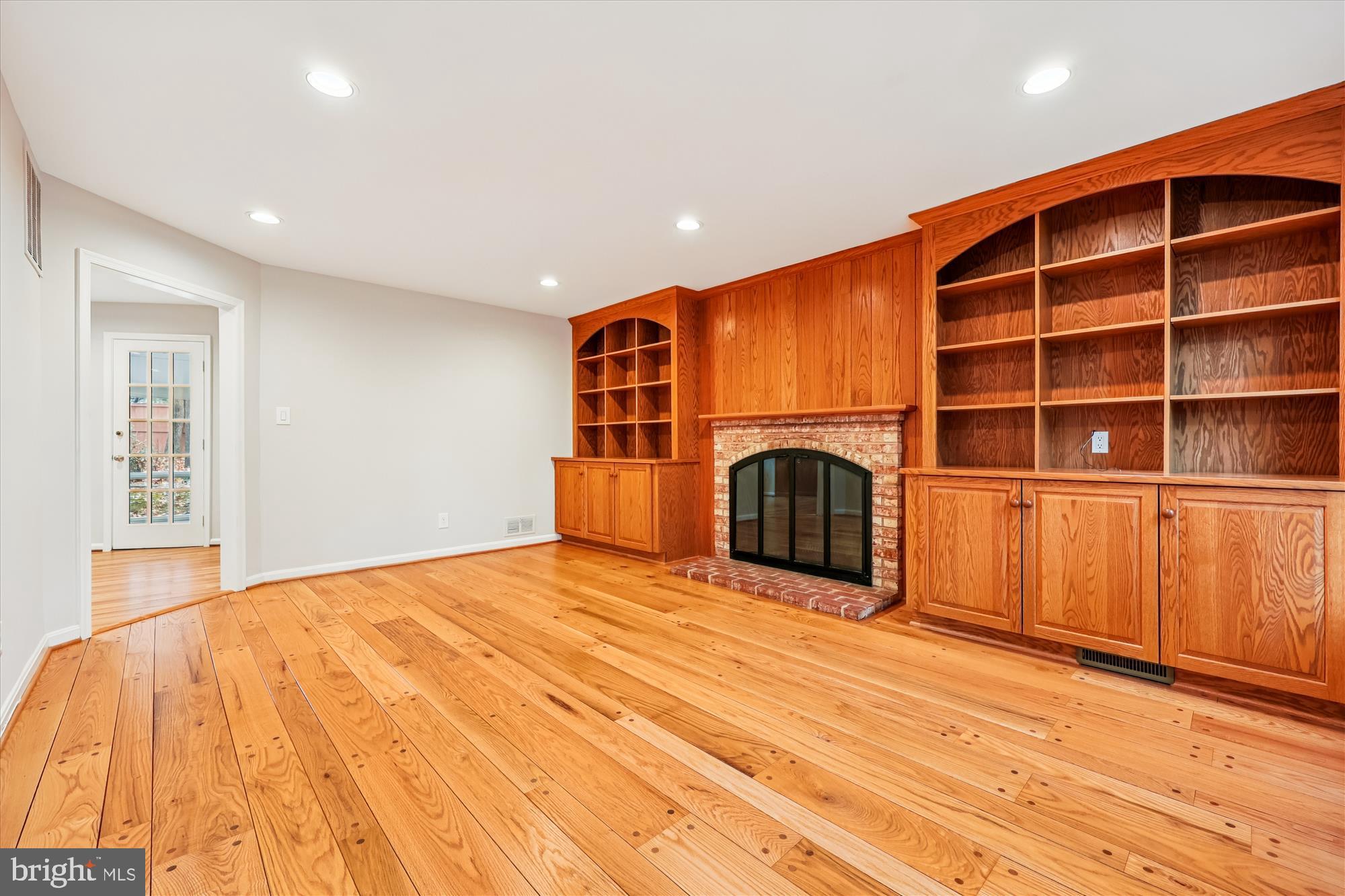 8212 Killean Way Potomac, MD 20854 - Photo 18 of 51 a view of empty room with wooden floor and cabinet