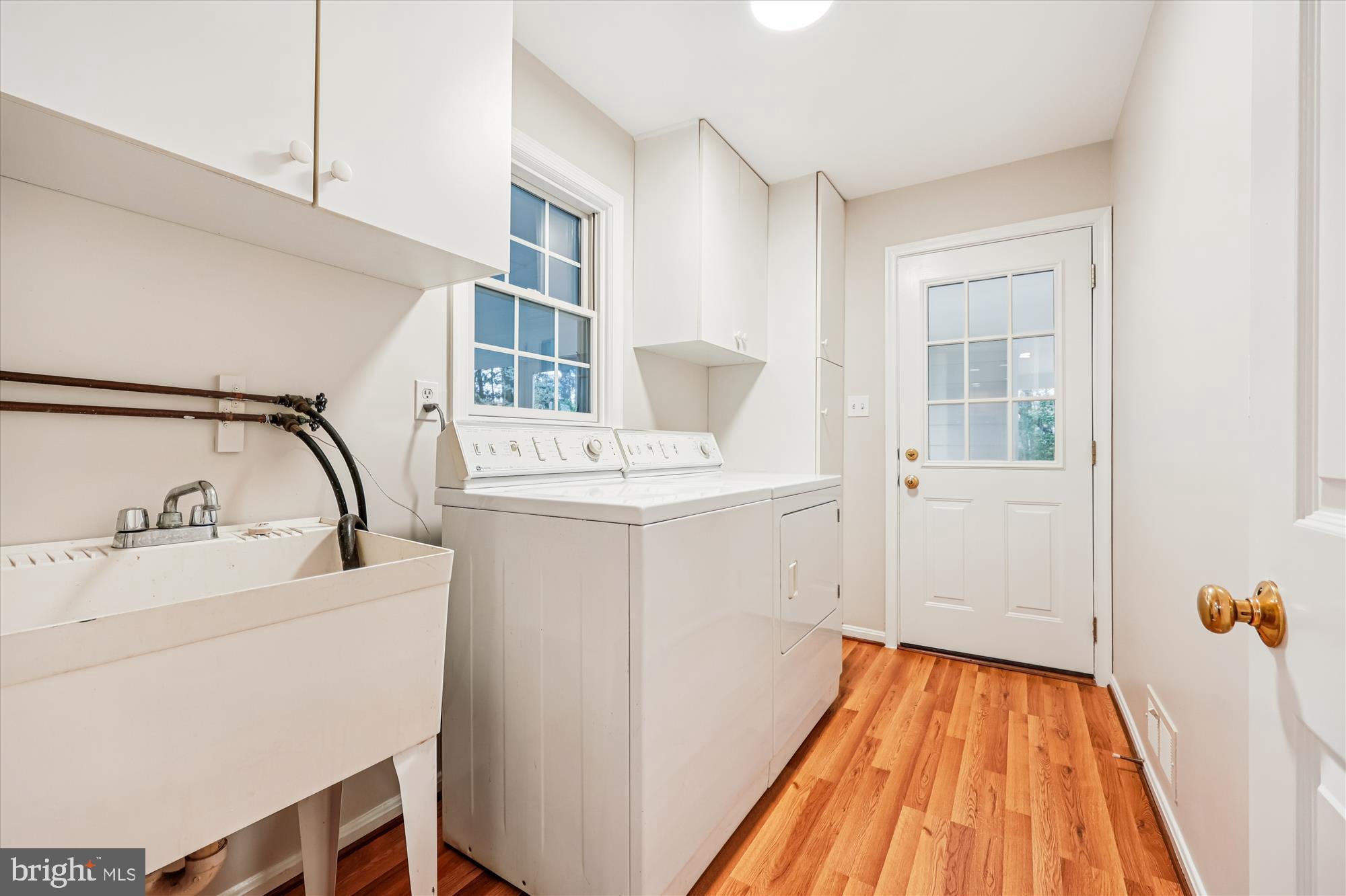8212 Killean Way Potomac, MD 20854 - Photo 20 of 51 a utility room with dryer and washer