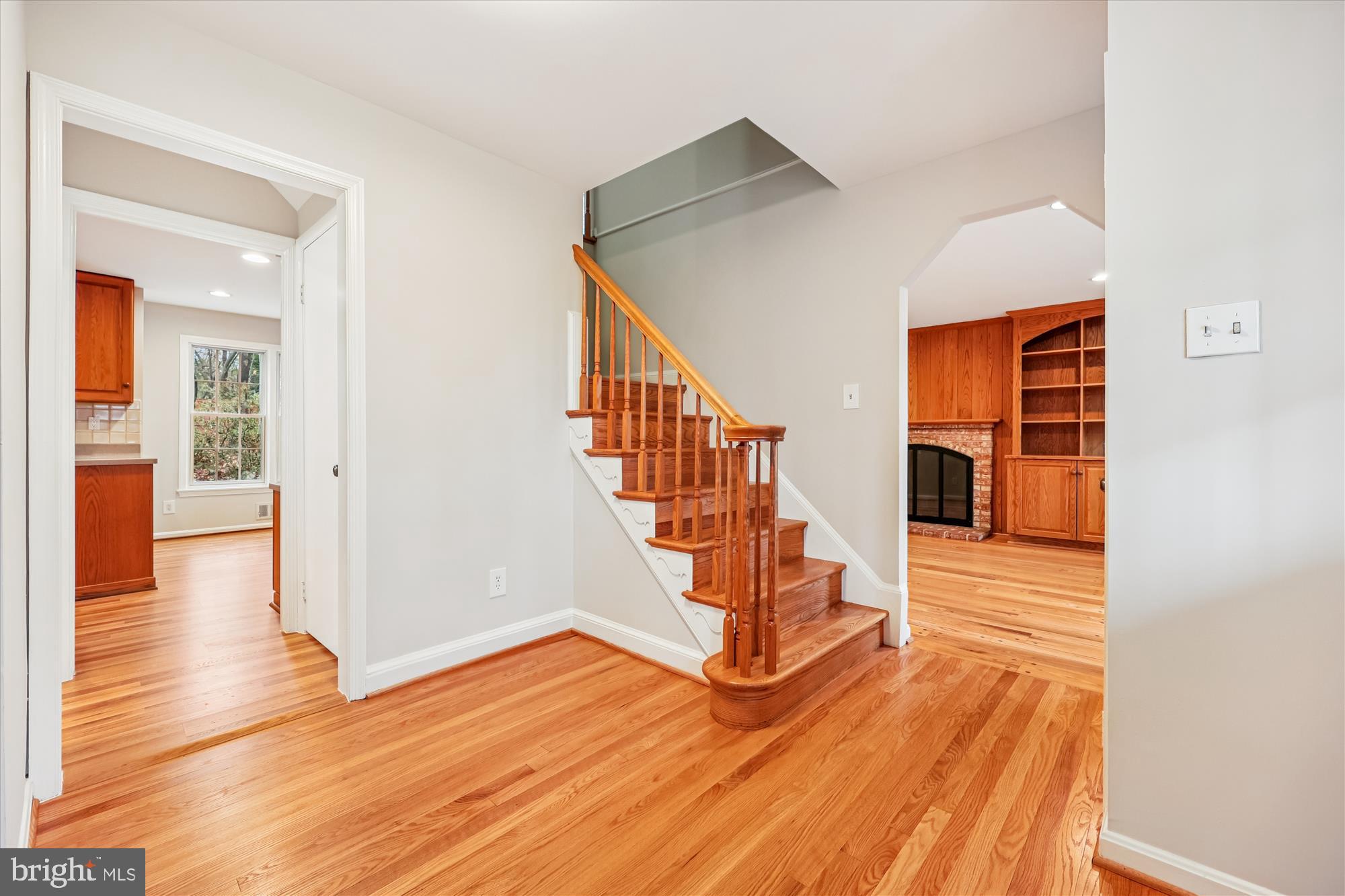 8212 Killean Way Potomac, MD 20854 - Photo 21 of 51 a view of entryway with wooden floor