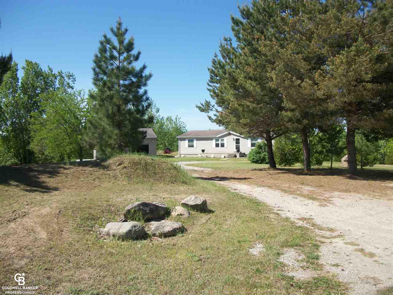 2460 Harrington Road Croswell, MI 48422 - Photo 4 of 85