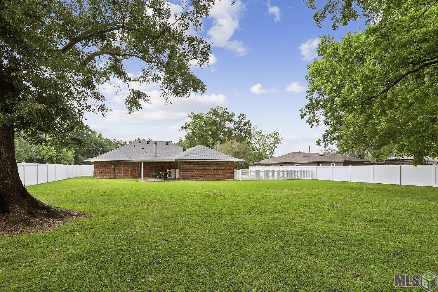 10895 Hooper Road Baton Rouge, LA 70818 - Photo 3 of 15
