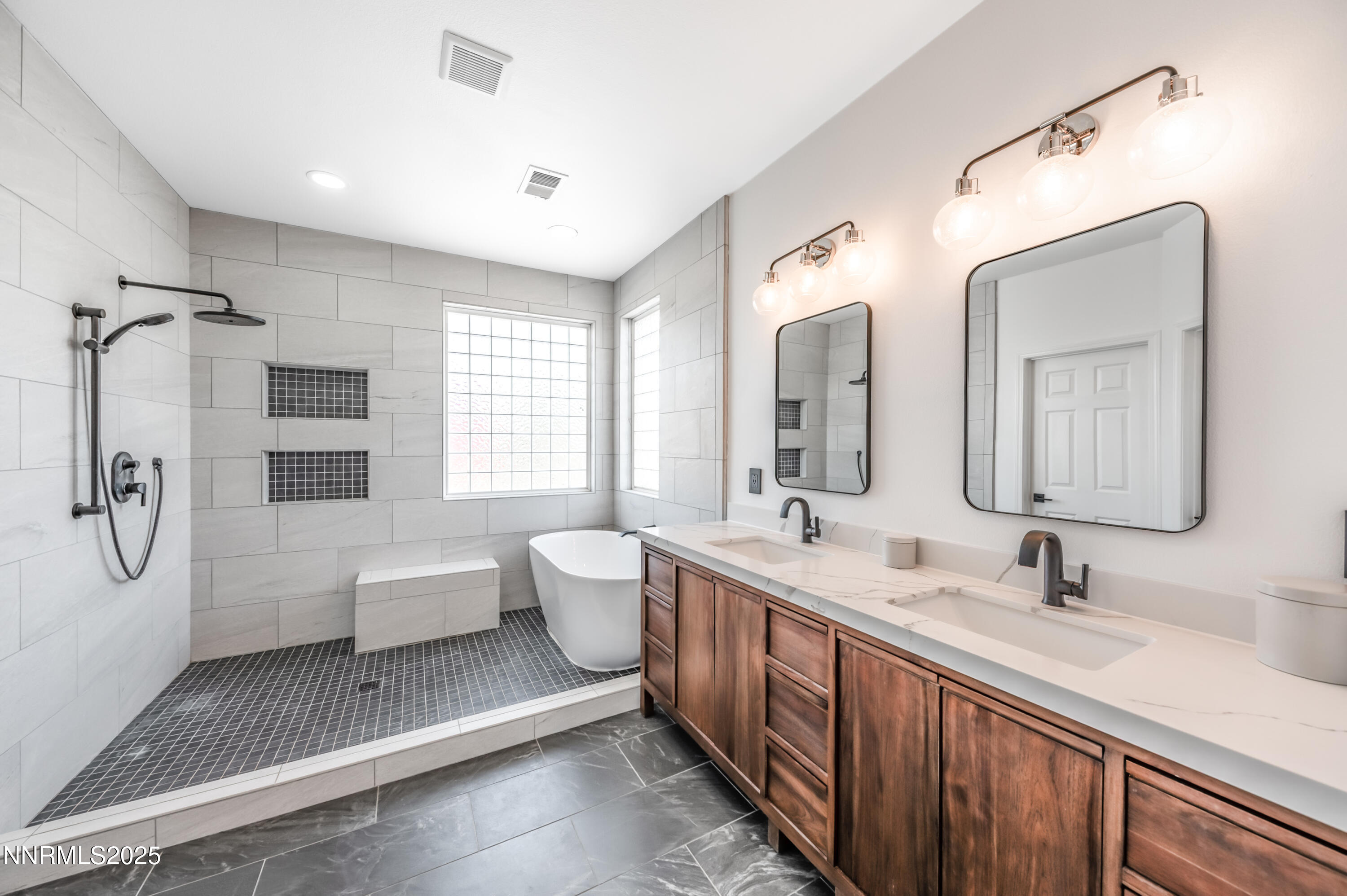 1770 Kodiak Circle Reno, NV 89511 - Photo 18 of 29 a spacious bathroom with double vanity a large mirror and a bathtub