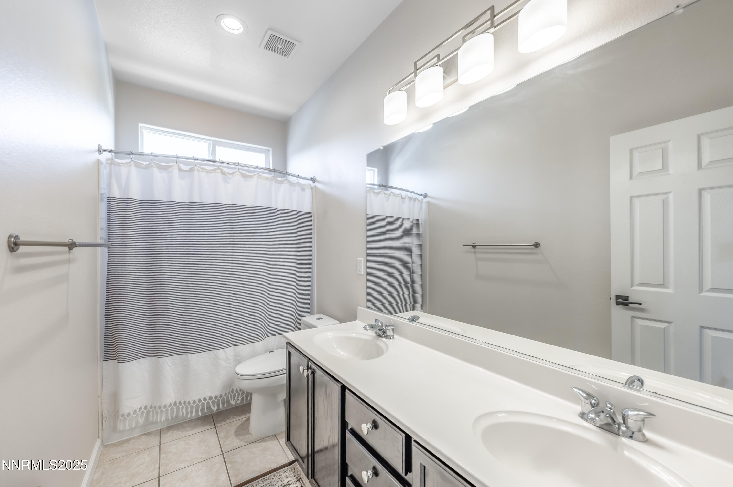 1770 Kodiak Circle Reno, NV 89511 - Photo 23 of 29 a bathroom with a sink toilet a mirror and shower