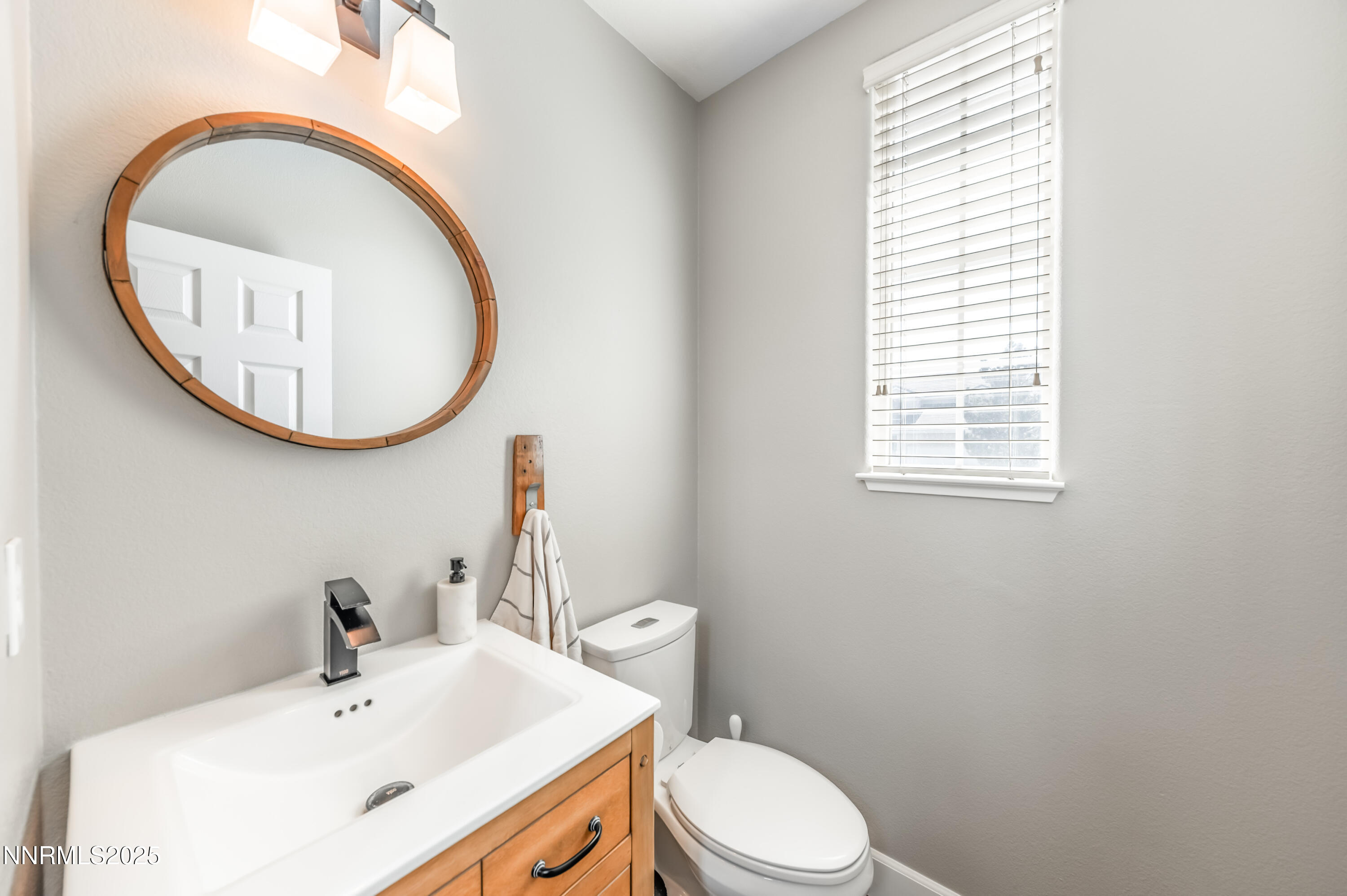 1770 Kodiak Circle Reno, NV 89511 - Photo 24 of 29 a bathroom with a sink a mirror a toilet and a mirror
