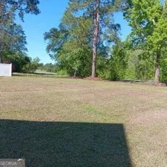 a view of a house with backyard and garden