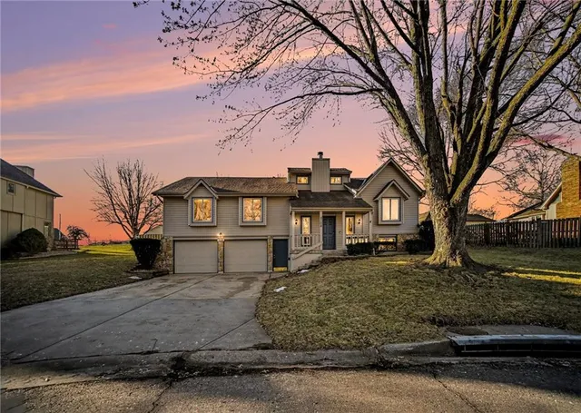 $395,000 | 2108 Southwest Park Drive, Blue Springs, MO 64015