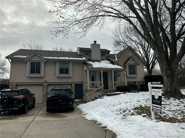 $395,000 | 2108 Southwest Park Drive, Blue Springs, MO 64015