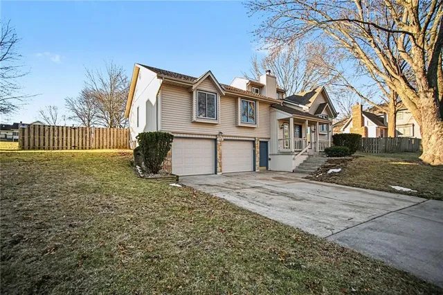 $395,000 | 2108 Southwest Park Drive, Blue Springs, MO 64015