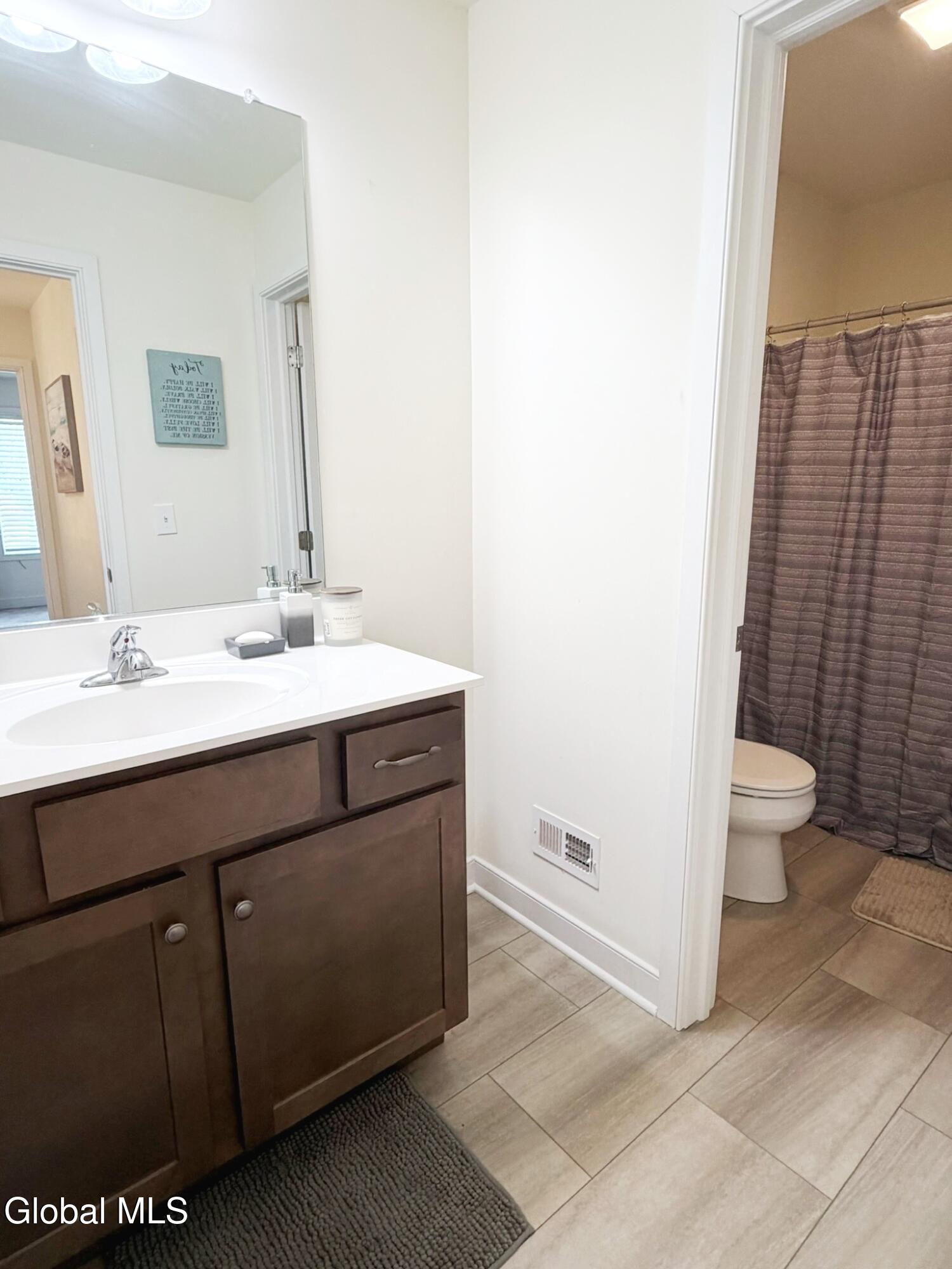 905 Ridgeview Circle Schodack, NY 12033 - Photo 58 of 61 Full Bathroom