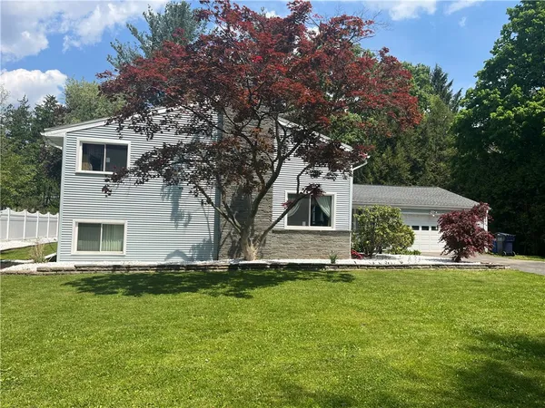 $440,000 | 46 Larchwood Drive, Perinton, NY 14534