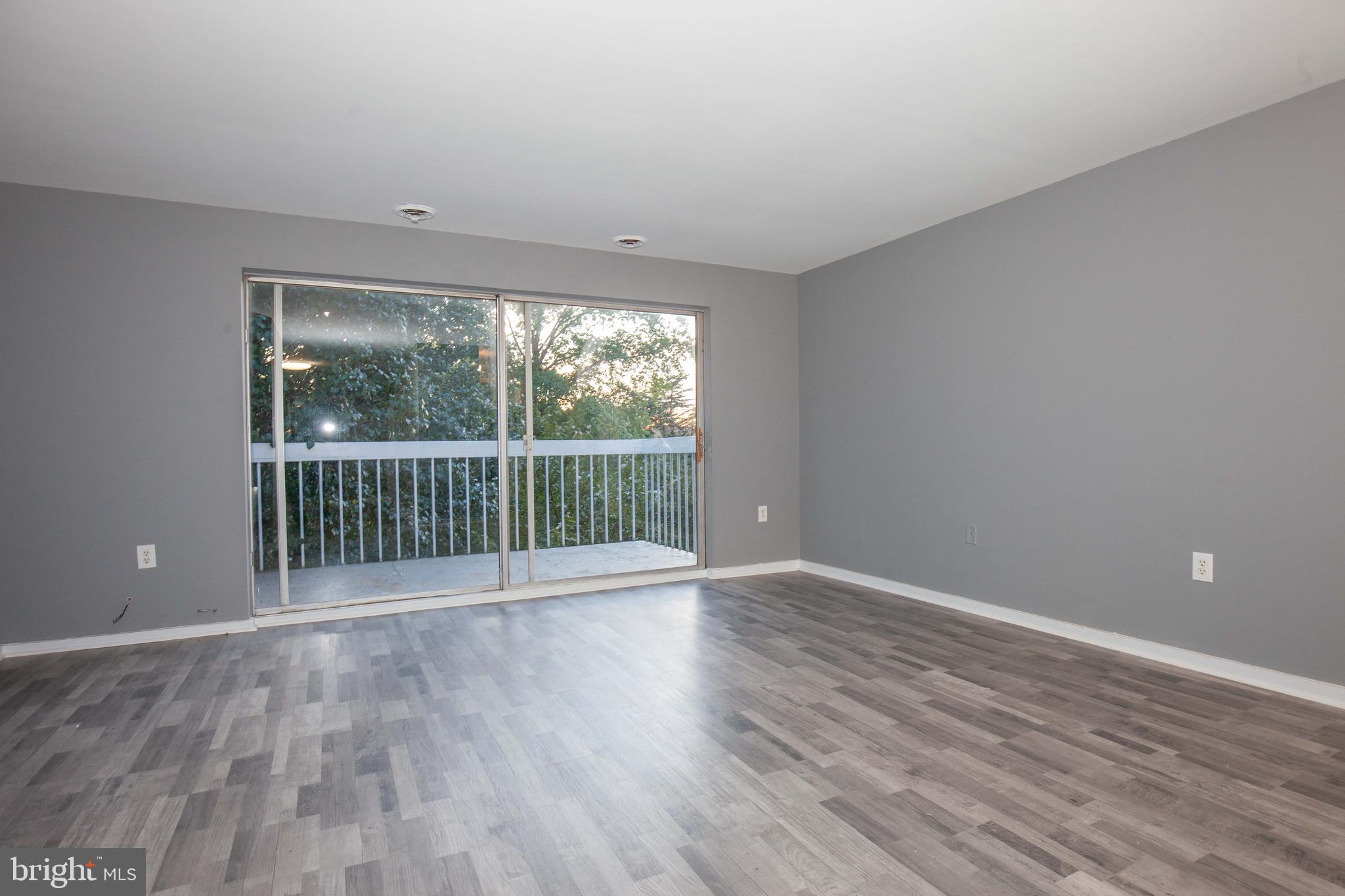 Spacious living room w/balcony and large windows