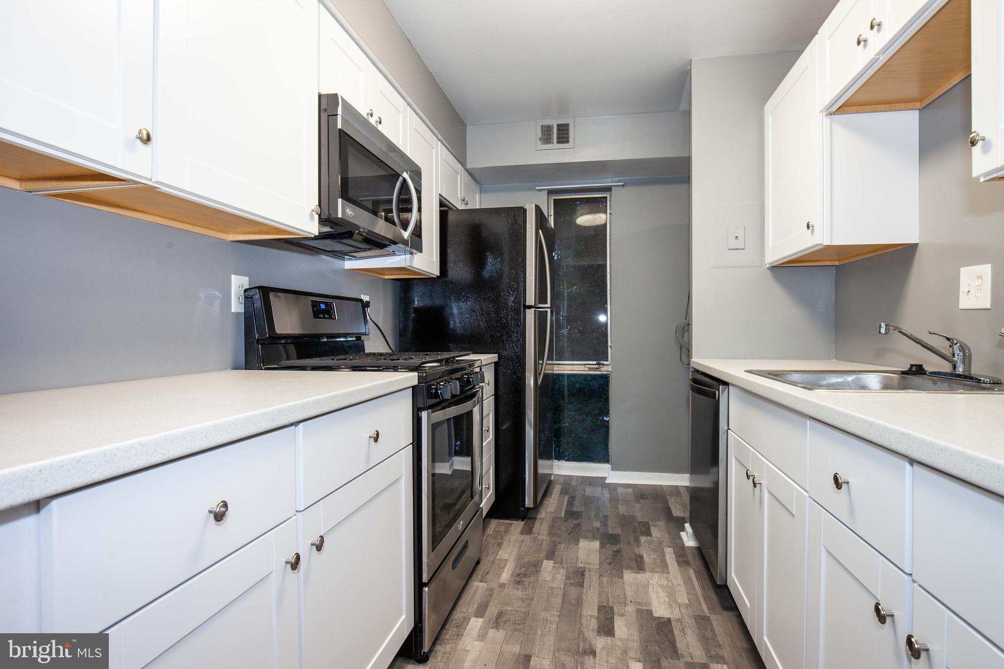 New kitchen with all new appliances and cabinets!