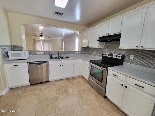$1,925 | 6629 South 18th Drive, Phoenix, AZ 85041
