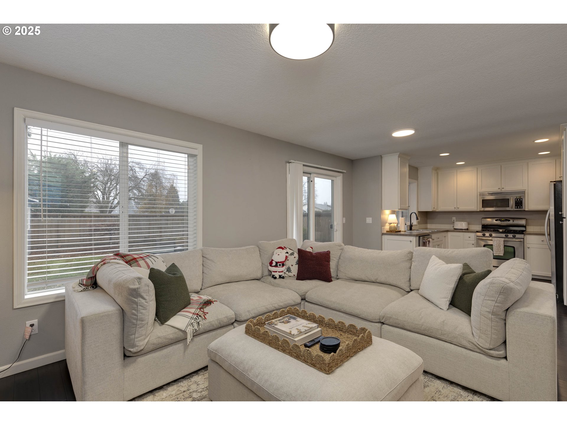 400 Southwest 14th Court Canby, OR 97013 - Photo 6 of 31