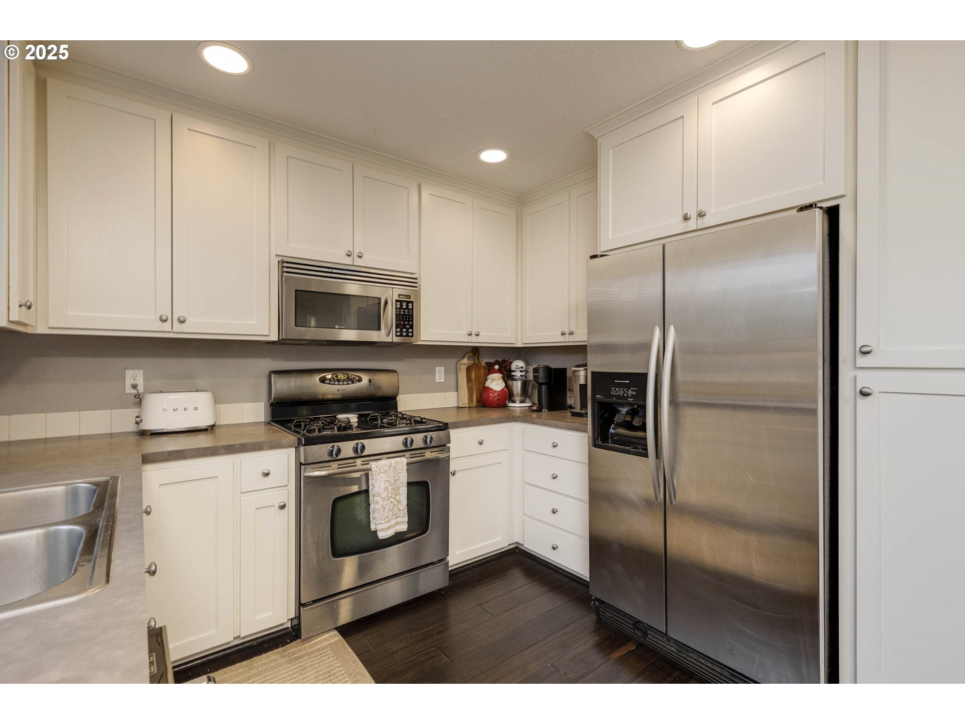 400 Southwest 14th Court Canby, OR 97013 - Photo 8 of 31