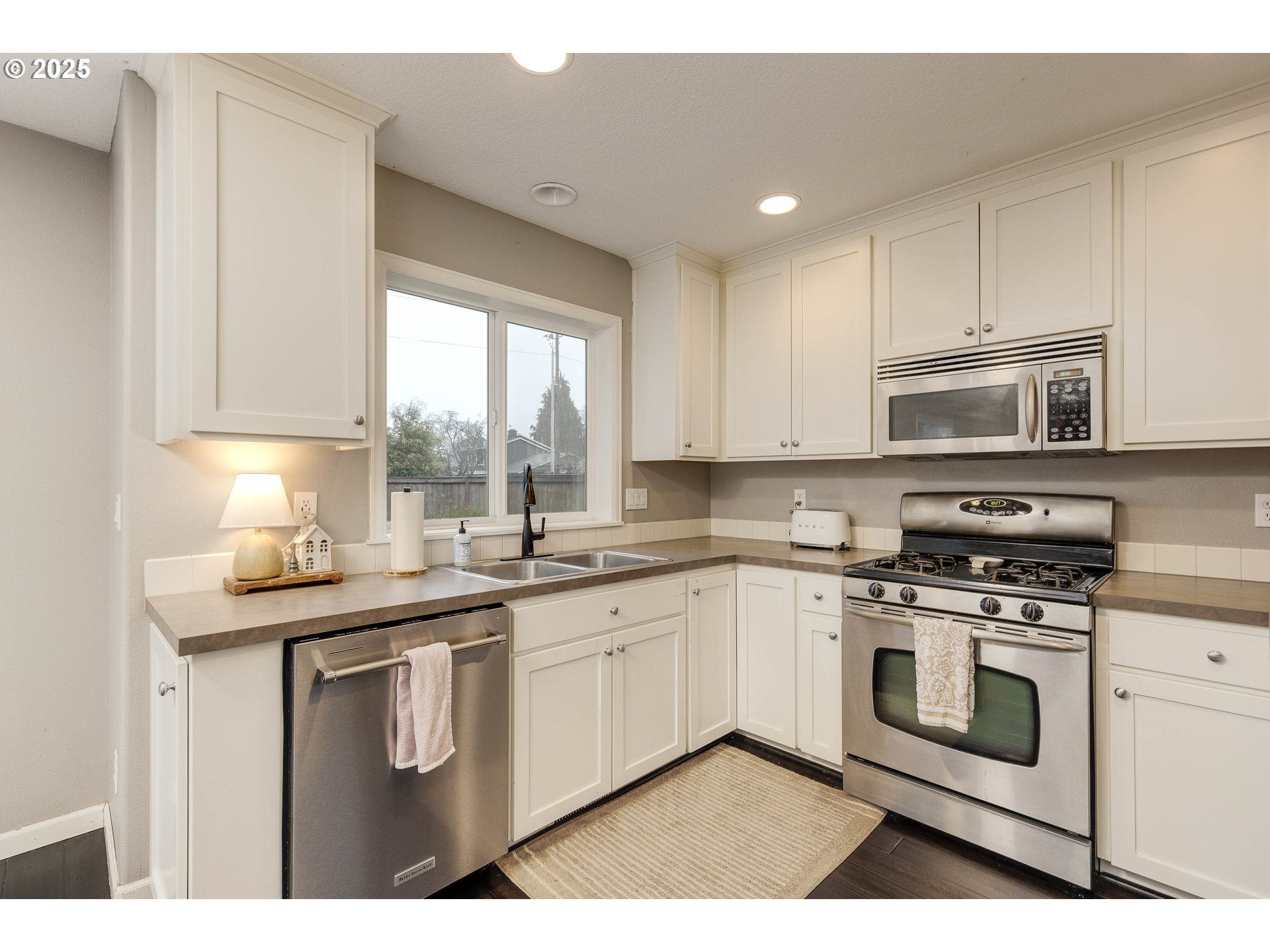 400 Southwest 14th Court Canby, OR 97013 - Photo 9 of 31