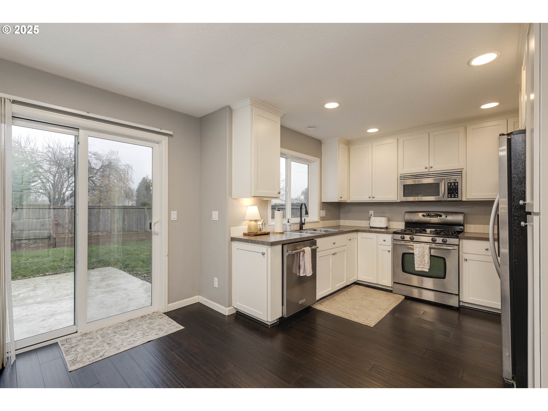 400 Southwest 14th Court Canby, OR 97013 - Photo 10 of 31