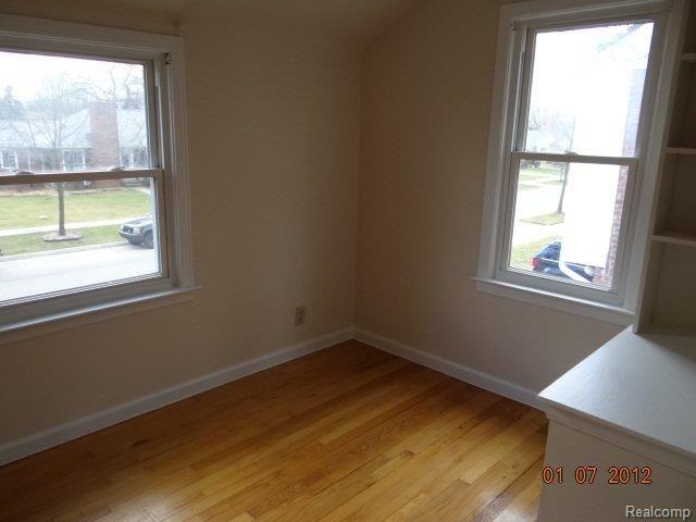 1210 Hampton Road Grosse Pointe, MI 48236 - Photo 9 of 15 119.JPG