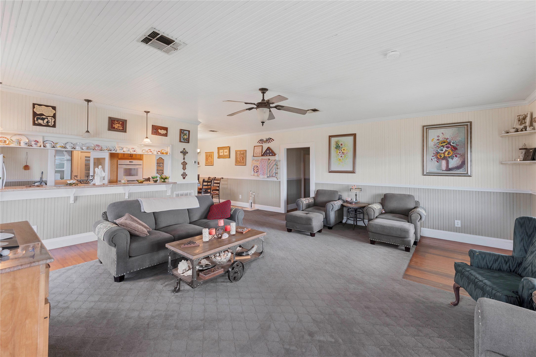 471 County Road 471 Road Thrall, TX 76578 - Photo 7 of 20 a living room with furniture and a chandelier
