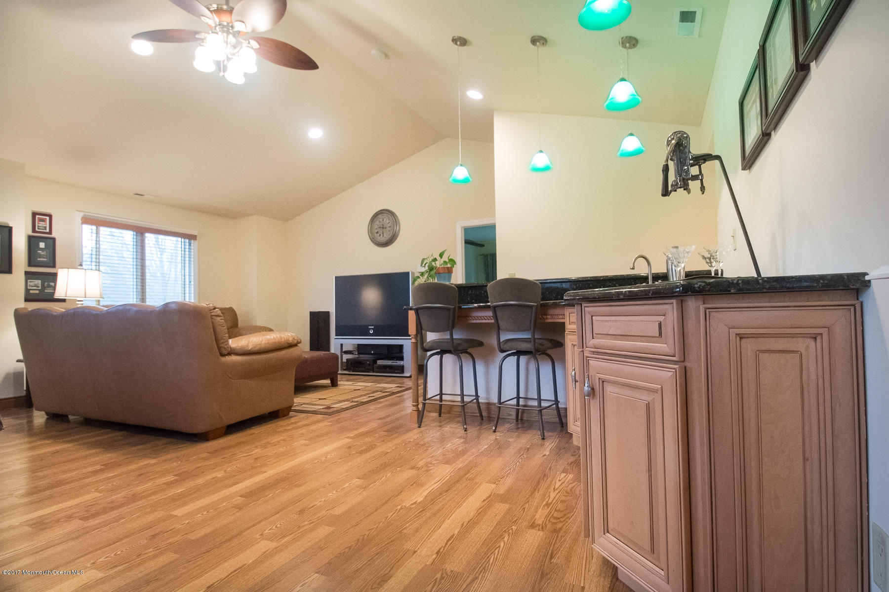 98 Ueland Road Red Bank, NJ 07701 - Photo 24 of 44 298UelandGreatRoom3 (1 of 1)
