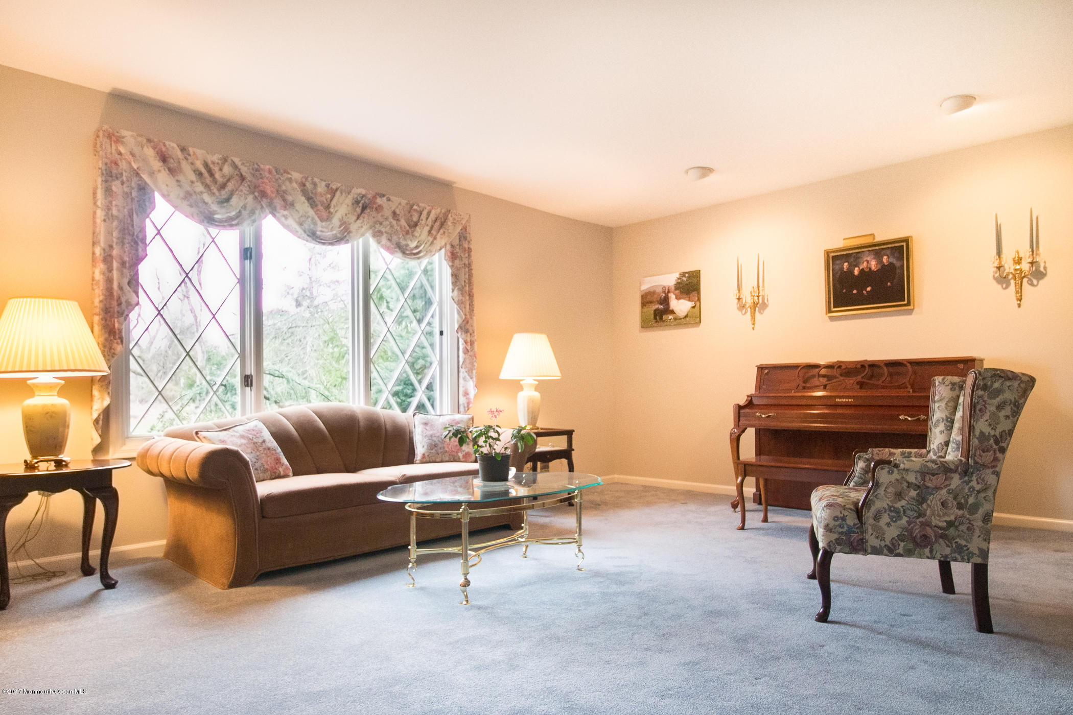 98 Ueland Road Red Bank, NJ 07701 - Photo 9 of 44 98UelandLR2 (1 of 1)