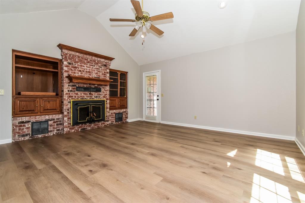 320 33rd Street Southwest Paris, TX 75460 - Photo 3 of 21