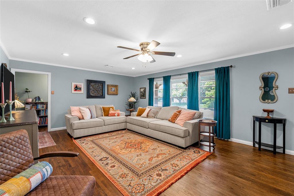 3816 Pine Avenue Waco, TX 76708 - Photo 7 of 36