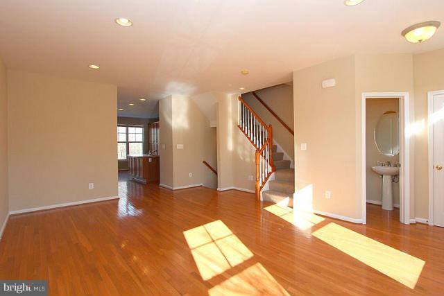9077 Ribbon Falls Loop Bristow, VA 20136 - Photo 4 of 30 Living Room