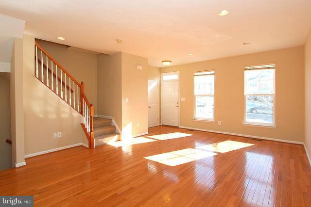 9077 Ribbon Falls Loop Bristow, VA 20136 - Photo 5 of 30 Living Room