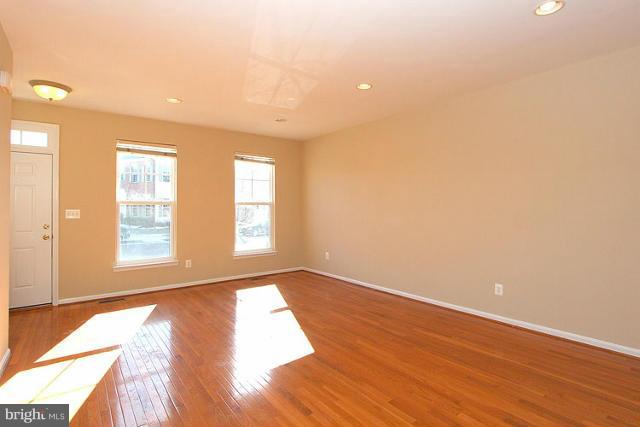 9077 Ribbon Falls Loop Bristow, VA 20136 - Photo 6 of 30 Living Room