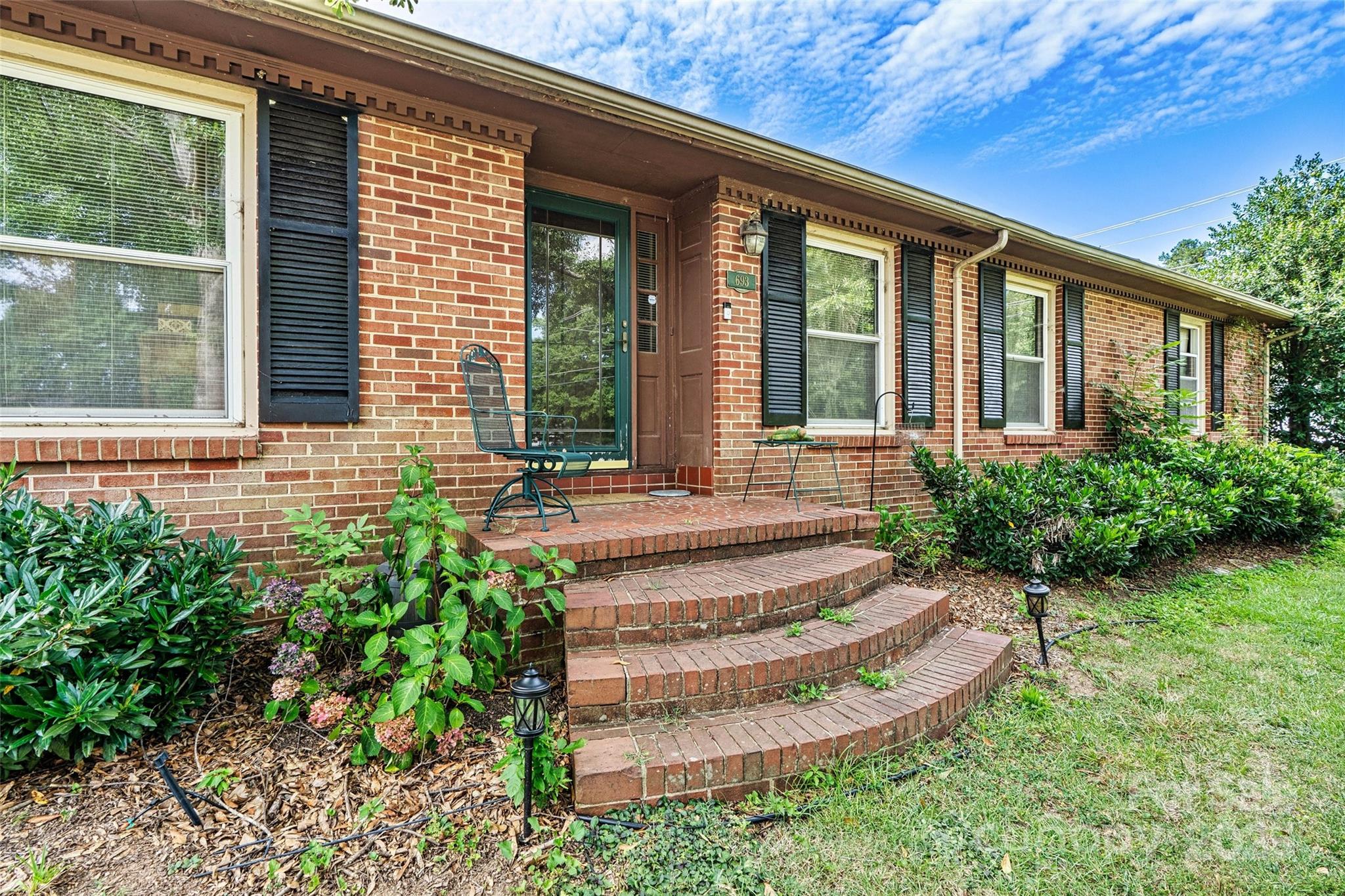 693 Fielding Road Charlotte, NC 28214 - Photo 4 of 32 Gallery Image 4