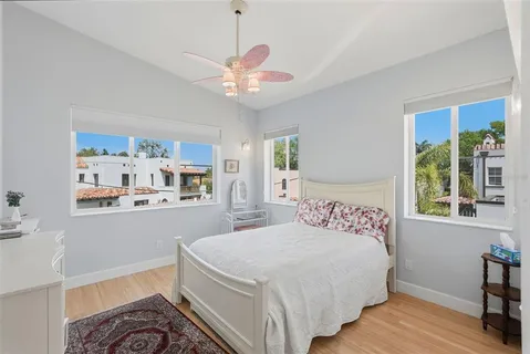 $1,650,000 | 125 23rd Avenue Northeast, St. Petersburg, FL 33704