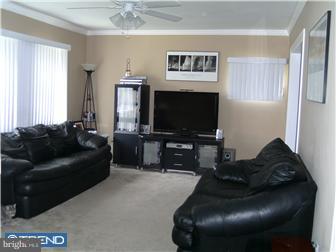232 Rutgers Avenue Pemberton, NJ 08068 - Photo 3 of 12 Living Room