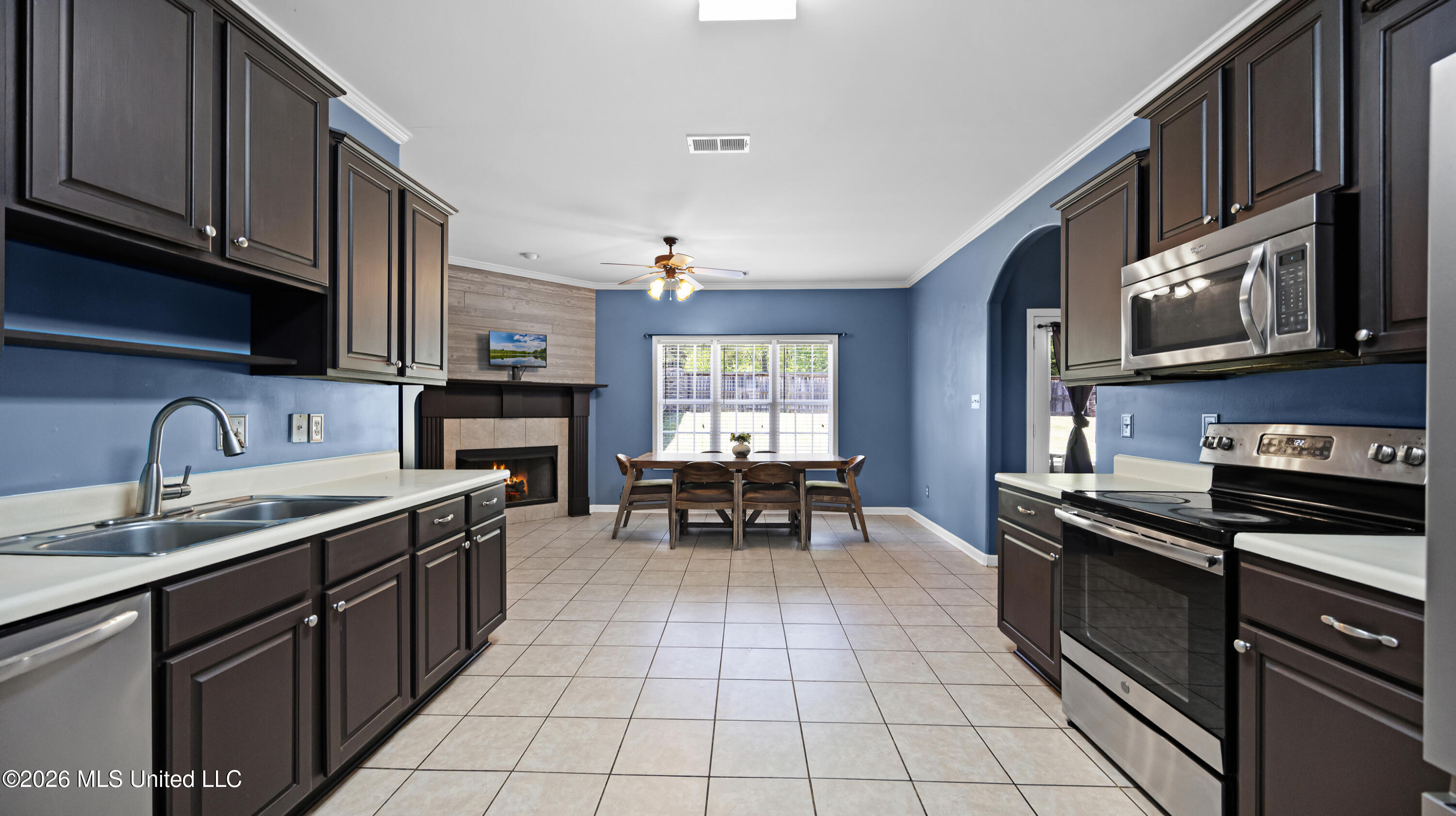 857 Amanda Cove Hernando, MS 38632 - Photo 5 of 34 Kitchen