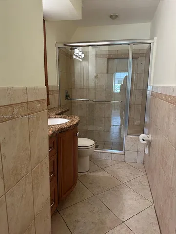 $2,500 | 2115 Northeast 37th Drive, Unit 131, Fort Lauderdale, FL 33308