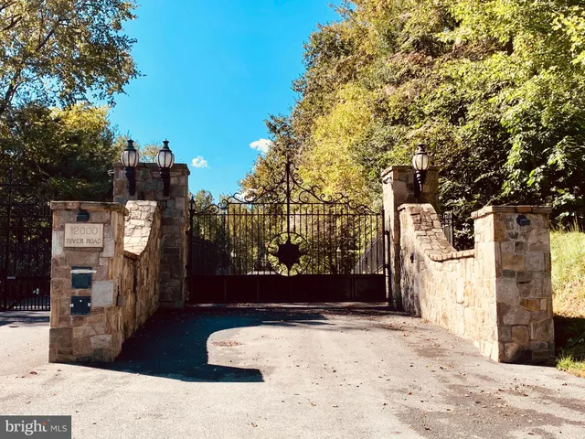 a view of a outdoor space