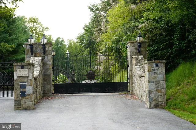 a view of a outdoor space