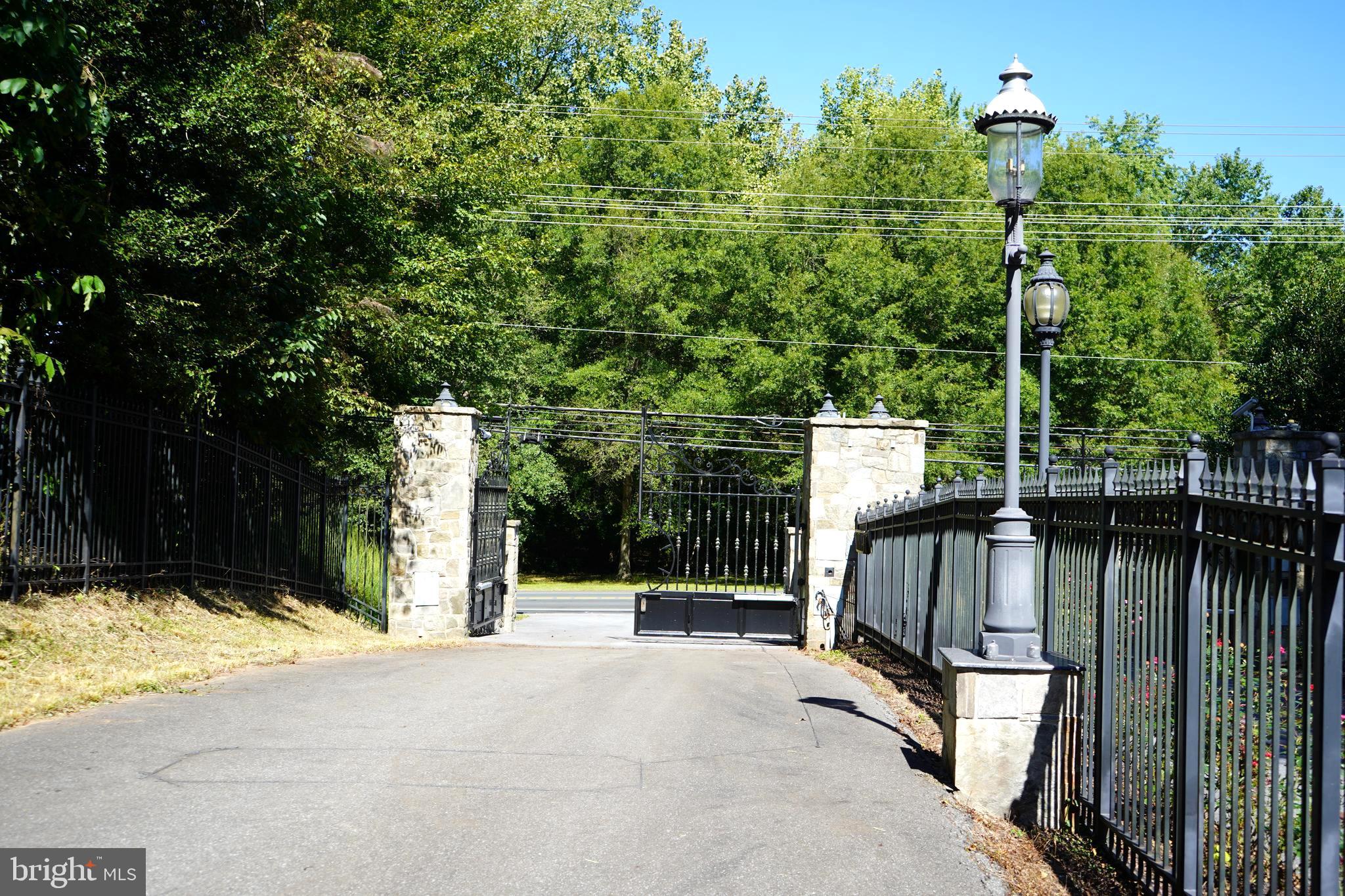 12000 River Road Potomac, MD 20854 - Photo 5 of 13 a view of outdoor space and yard