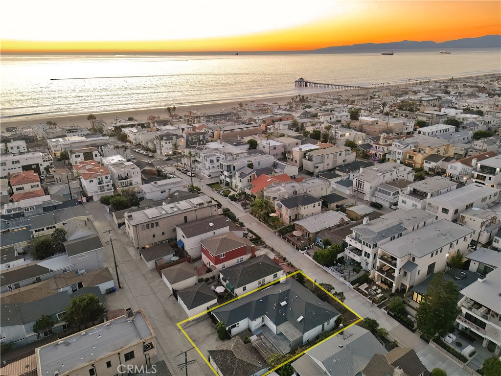 400 5th Street Manhattan Beach, CA 90266 - Photo 1 of 22 an aerial view of multiple house