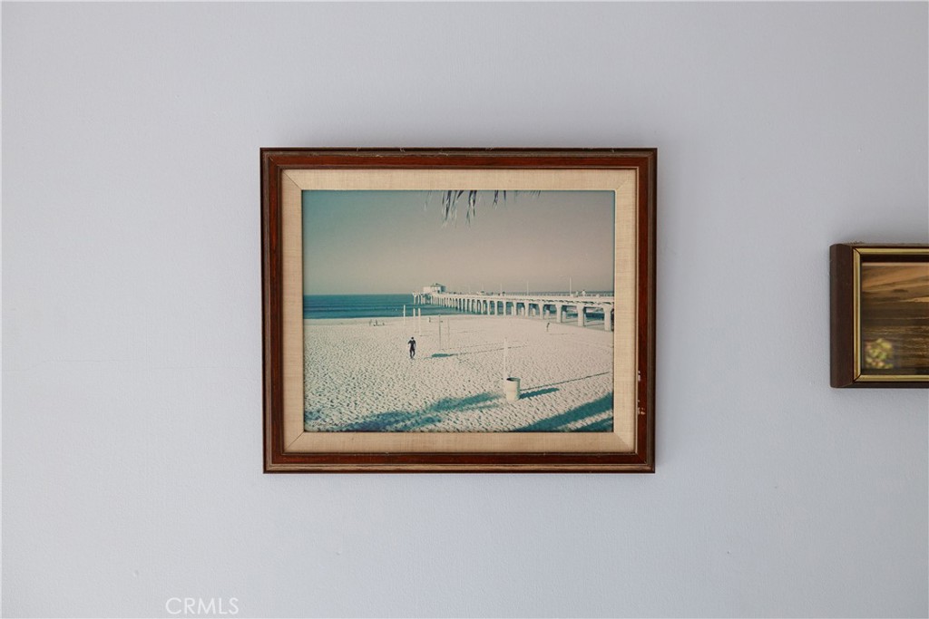 400 5th Street Manhattan Beach, CA 90266 - Photo 15 of 22 a view of a small window