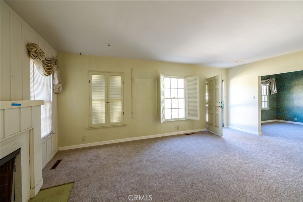 400 5th Street Manhattan Beach, CA 90266 - Photo 17 of 22 an empty room with windows