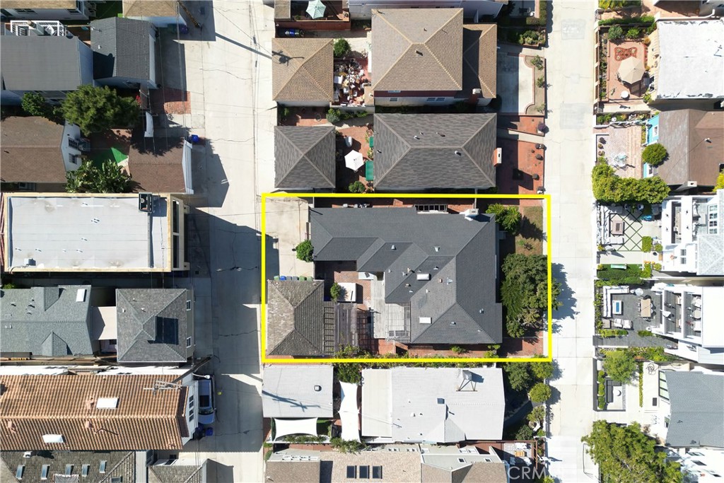 400 5th Street Manhattan Beach, CA 90266 - Photo 8 of 22 an aerial view of houses with outdoor space